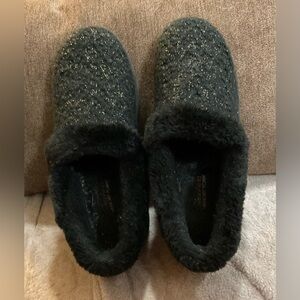 Skechers: Women's Black gold/metallic glitter memory foam Slippers size 8.5 .